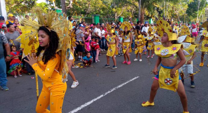 Maturineses disfrutaron al ritmo del Carnaval en la avenida Raúl Leoni