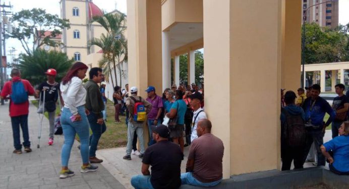 Psuv abarrotado de personas que buscaban escanear su carnet de la Patria