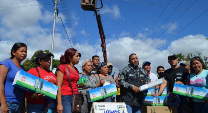 Recuperan alumbrado público de Viento Fresco en Cedeño