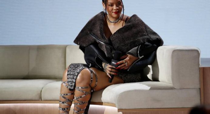 Rihanna lista y emocionada para el Super Bowl
