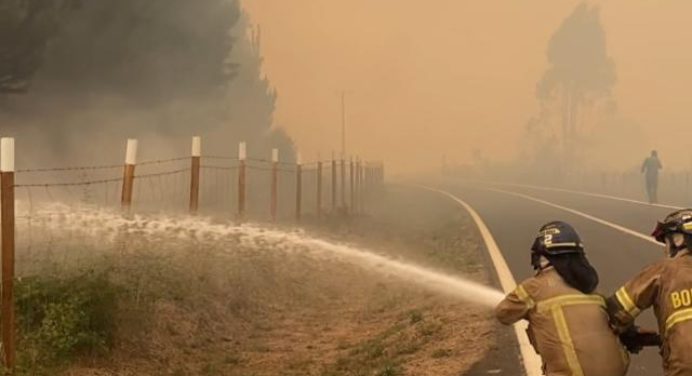 Suben a 28 las muertes por incendios en Chile