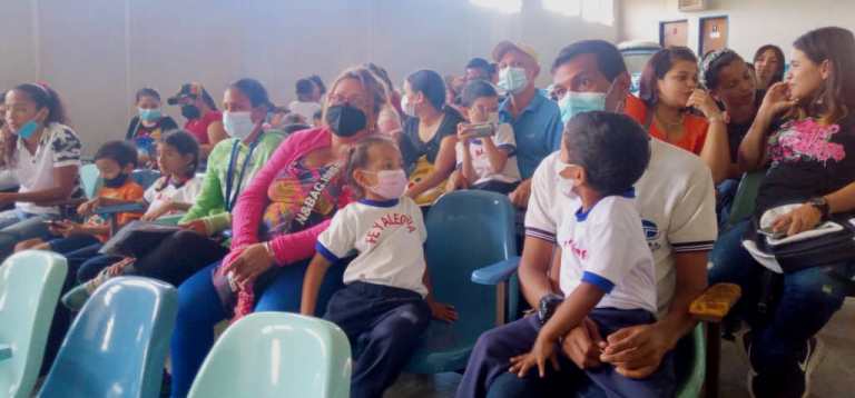 150 niños reciben atención médica en la E.T. Padre Luis Ormieres