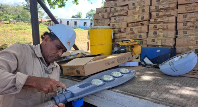 Alcaldía de Sotillo rehabilita y moderniza sistema de alumbrado en Los Barrancos de Fajardo