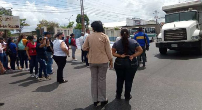 Alrededor de 50 mil dólares adeudan a docentes de la Upel por Caja de Ahorros
