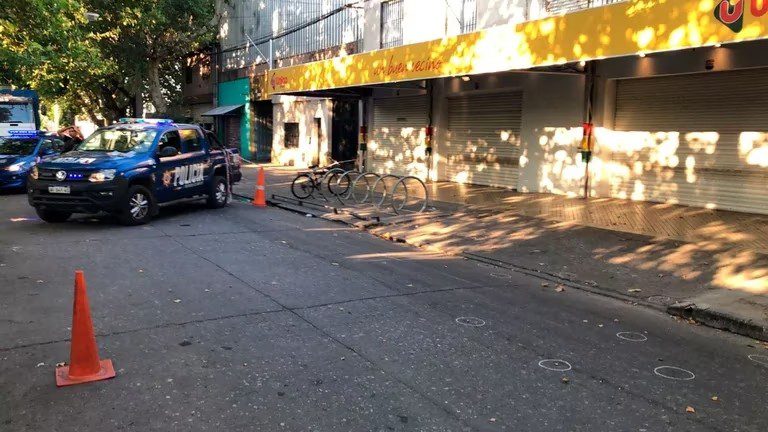Un supermercado perteneciente a la familia de Antonela Rocuzzo, la esposa de Lionel Messi, fue baleado en la madrugada, a las 3:20 de este jueves