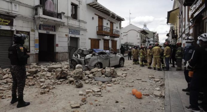 Ascienden a cuatro los muertos por el sismo de magnitud 6,5 en Ecuador