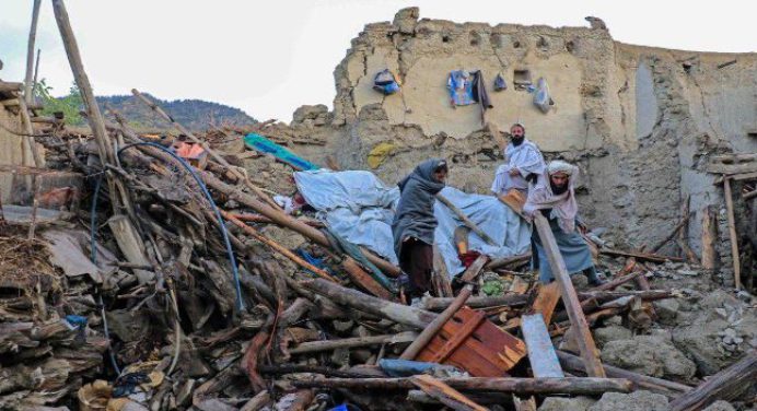 Aumentan a 13 los muertos en Afganistán y Pakistán tras terremoto