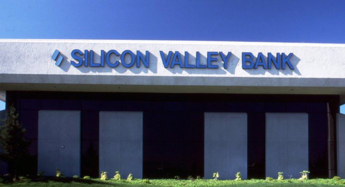 Autoridades EEUU ordenan cierre de Silicon Valley Bank