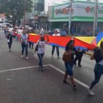 con cadena humana los docentes marcharon este lunes en maturin laverdaddemonagas.com whatsapp image 2023 03 20 at 2.26.09 pm
