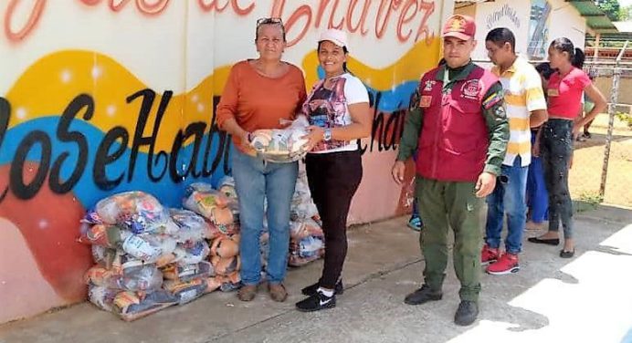 Distribuyen combos de alimentos en comunidades del municipio Cedeño