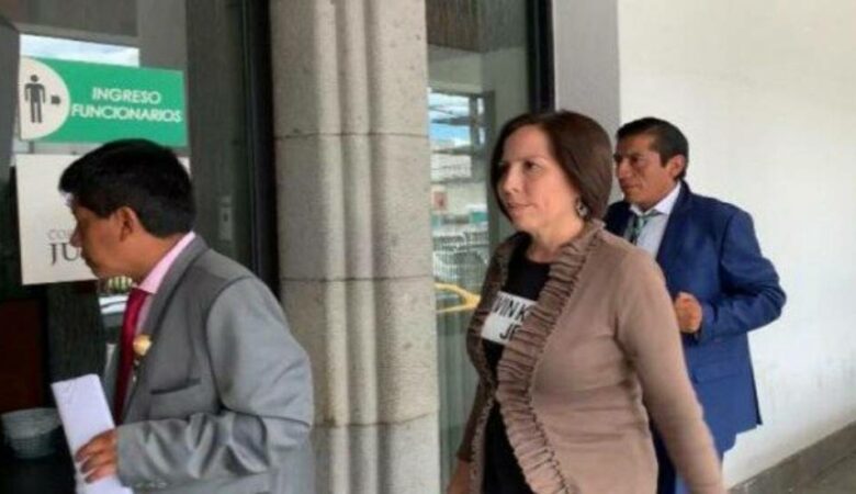 La exministra se encontraba refugiada en la embajada de Argentina en Ecuador