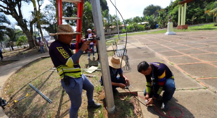 En menos de 24 horas Gobernación instaló internet con wifi libre en plaza de La Candelaria