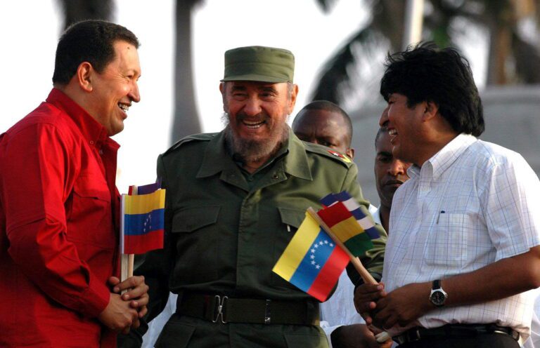 Evo Morales con Chávez y Fidel