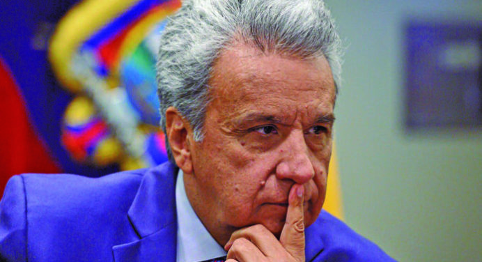 Ordenan a expresidente de Ecuador presentarse cada 15 días ante un tribunal
