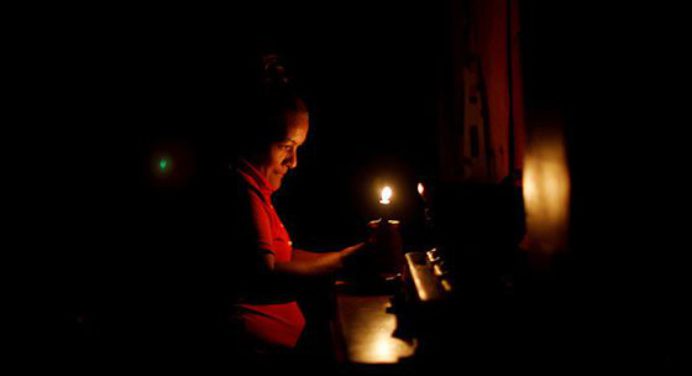 Apagón madrugador dejó sin luz a 15 sectores este viernes en Maturín