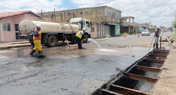 Gobernación ejecuta limpieza de drenajes superficiales en el sector El Paraíso