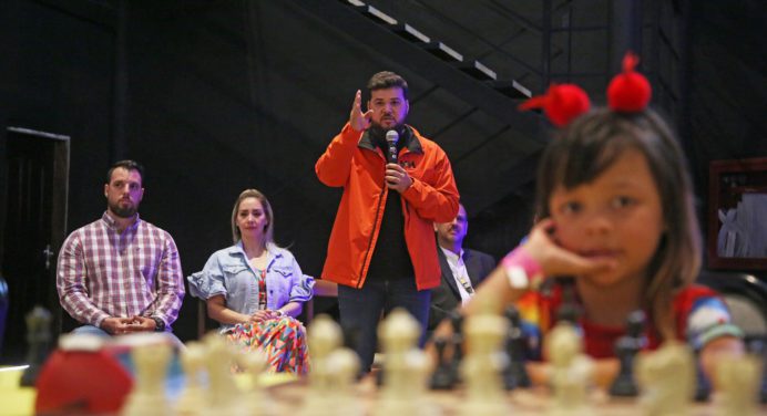 Gobernador Ernesto Luna inaugura Campeonato Nacional Infantil de Ajedrez