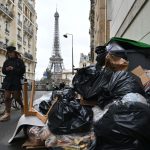 Las principales calles de París están al tope de basura