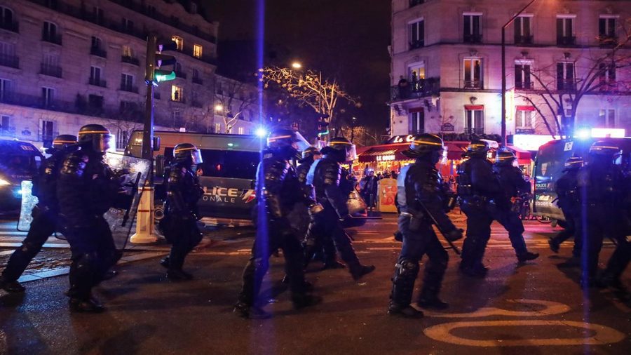 En Francia continúan los enfrentamientos entre manifestantes con la policía