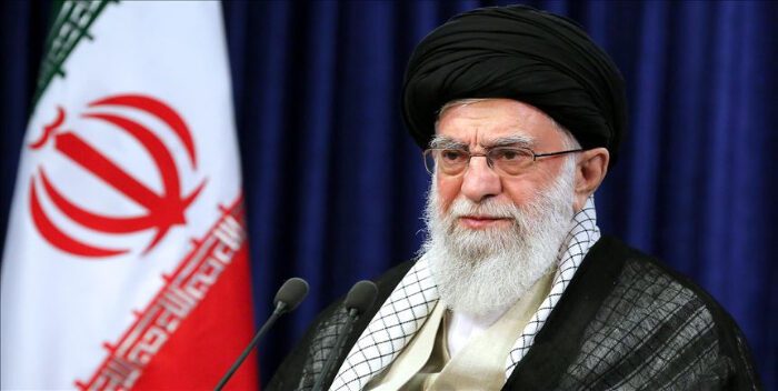 Líder de la República Islámica de Irán, Alí Jamenei, condenó la acción contra las niñas