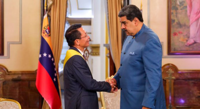 Maduro insta retomar negociaciones en materia energética con Vietnam