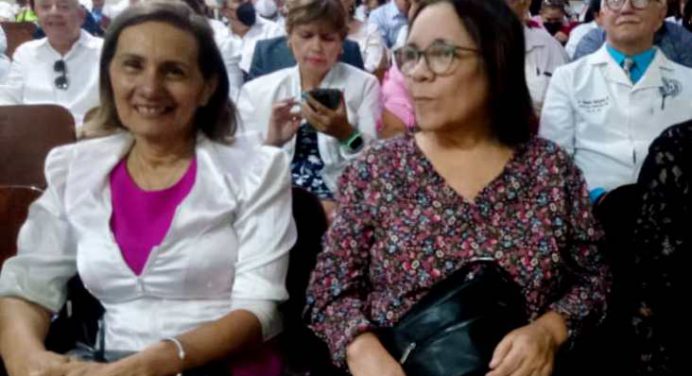 Médicos celebran su día en medio de grandes retos