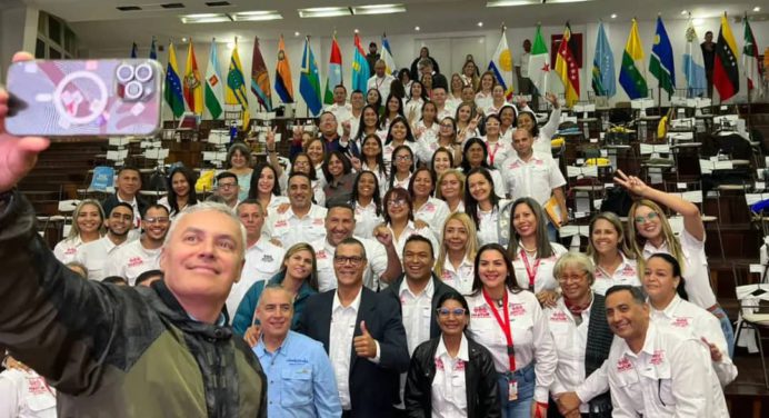 Ministro de Turismo entregó reconocimiento a Unidad Estadal del sector