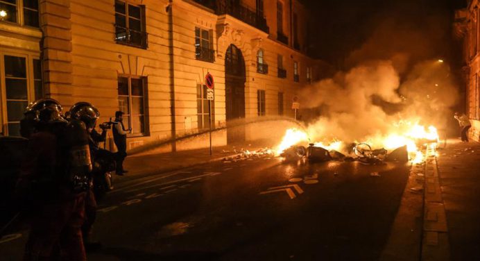 Nueva protesta contra la reforma de las pensiones de Macron deja <strong>17 detenidos en París</strong>