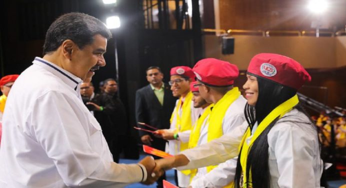 Presidente Maduro entregó títulos a más de 1.700 nuevos médicos integrales comunitarios