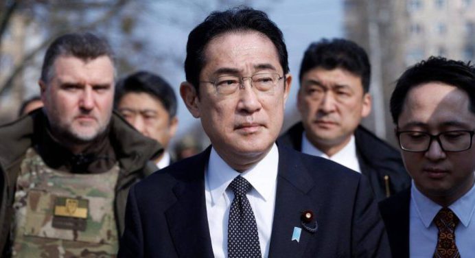 Primer ministro de Japón llega a Ucrania y se reúne con Volodimir Zelenski