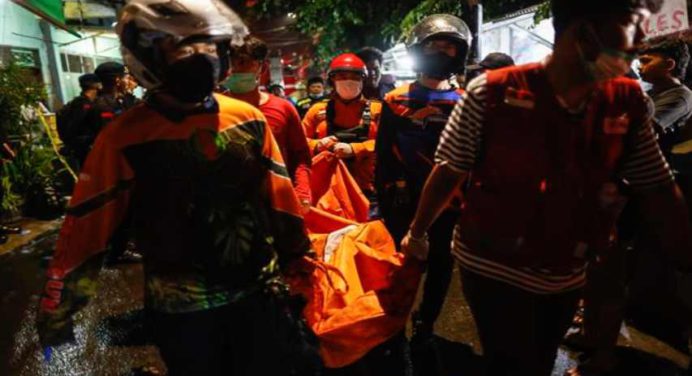 Rayo deja 17 muertos en Yakarta tras incendiar tubería de combustible