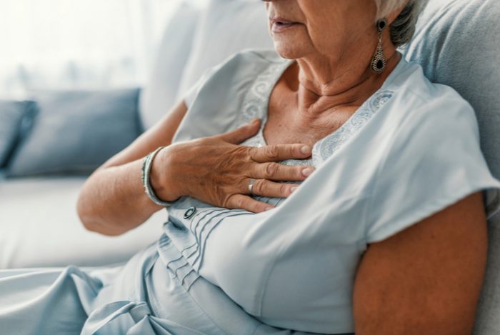 Riesgo de infarto aumenta en mujeres en menopausia