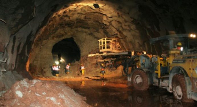 Al menos 11 muertos y 19 desaparecidos por explosión en mina de carbón en Colombia