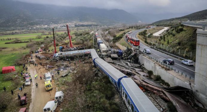 Suben a 46 los muertos por el accidente de trenes en Grecia