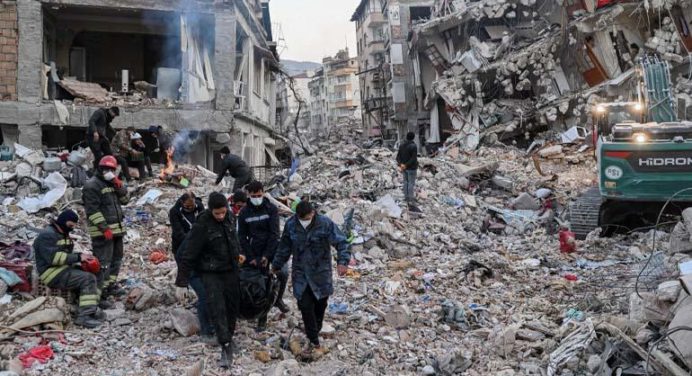 Terremoto en Turquía dejó daños por encima de los 100.000 millones de dólares
