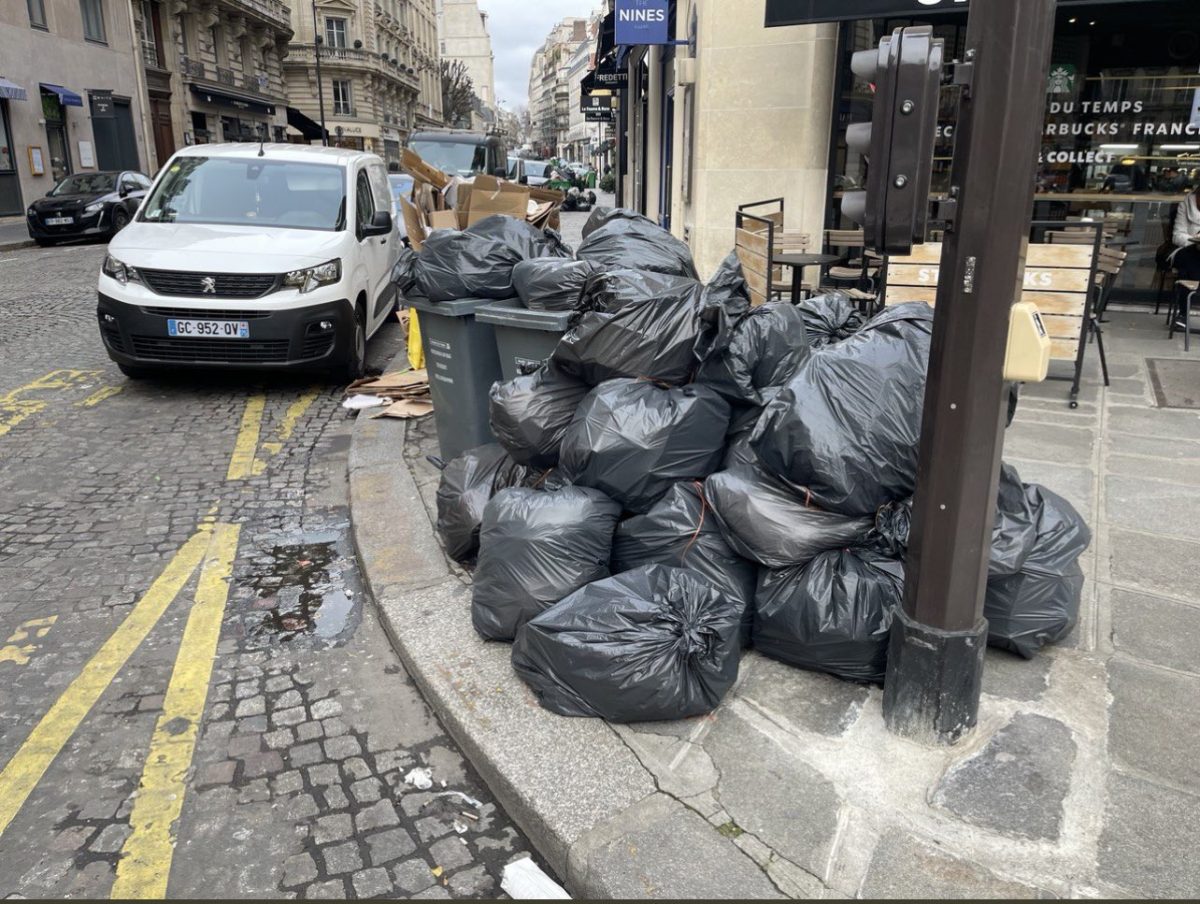 toneladas de basura estan acumuladas en calles de paris laverdaddemonagas.com basura14.3