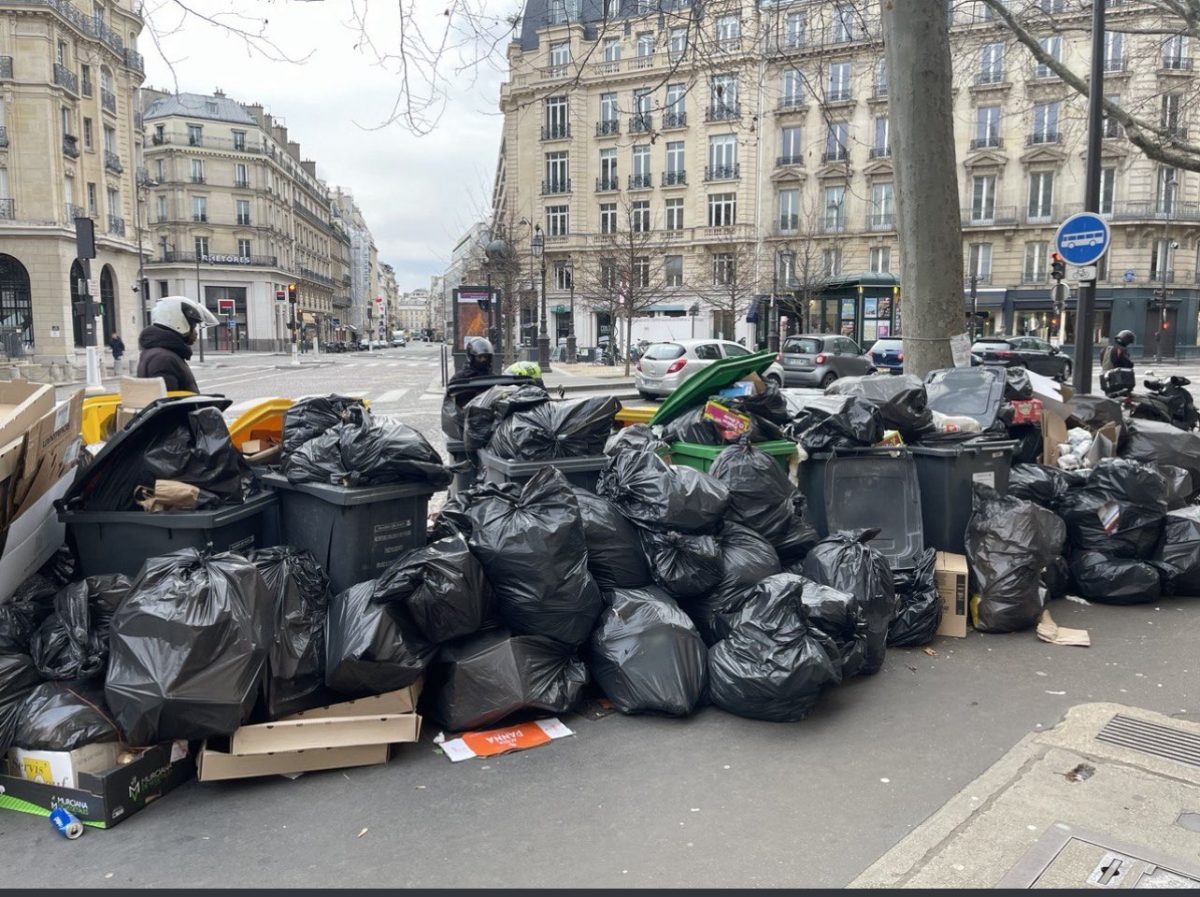 toneladas de basura estan acumuladas en calles de paris laverdaddemonagas.com basura14.4
