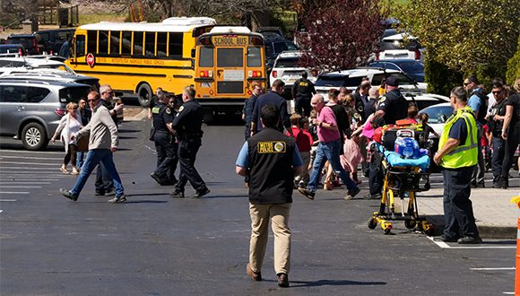 La policía llegó a la escuela a los 14 minutos de la llamada de emergencia