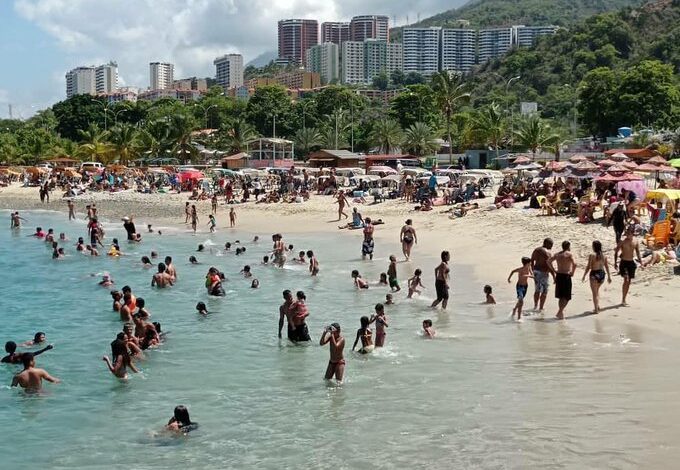 El gobernador de La Guaira aseguró que cuentan con "3.200 prestadores de servicios turísticos en las playas"