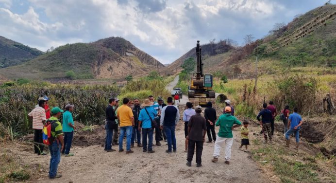 Alcalde Monteverde restablece paso vehicular entre La Morita y Los Pilón en Cedeño