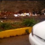 La calle 5 de Las Cocuizas está llena de basura