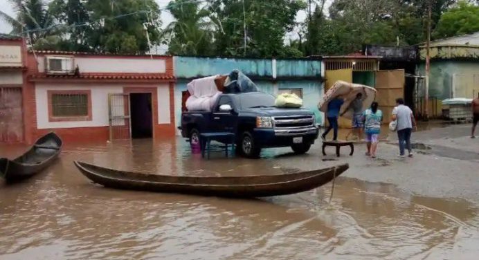 Caripito se mantiene en alerta pese a que ha bajado el nivel del caudal
