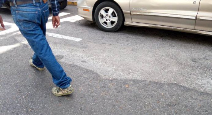 Ciudadanos solicitan asfaltado para la avenida Bolívar