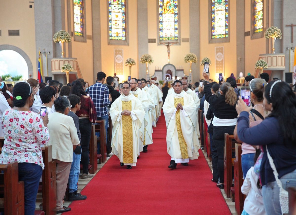 diocesis de maturin celebro la misa crismal y renovo los votos de su clero laverdaddemonagas.com misa4