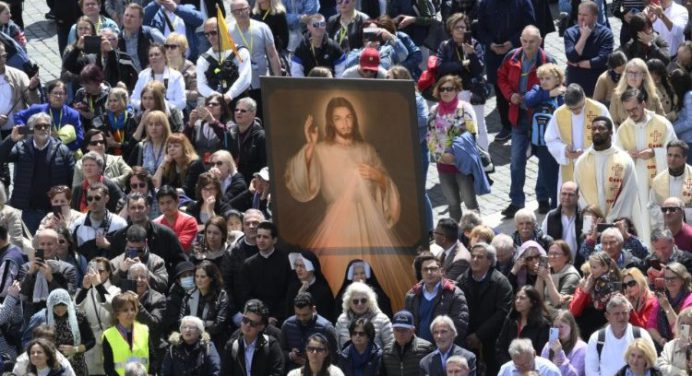 El Papa Francisco pide que la Pascua ayude a rusos y ucranianos a encontrar la paz