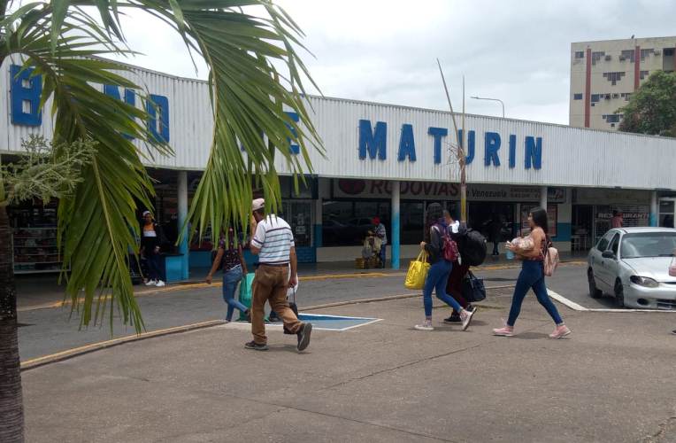 flojo retorno de viajeros por el terminal de maturin laverdaddemonagas.com whatsapp image 2023 04 03 at 3.26.02 pm