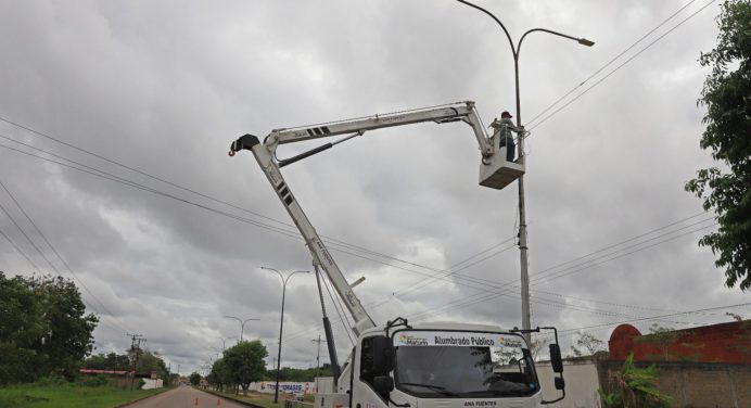 Fuentes inicia mantenimiento del alumbrado público en avenidas de Maturín