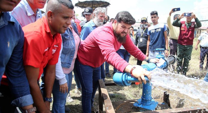 Gobernador Luna beneficia a más de 400 familias con activación de pozo de agua en Uracoa