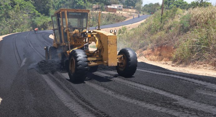 Gobierno de Ernesto Luna construye vía alterna en Troncal 10 de Punceres