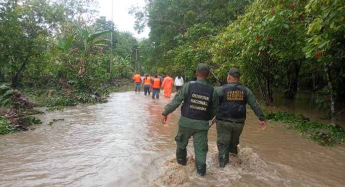 Gobierno de Monagas atiende sectores afectados por crecida del río San Juan en Caripito
